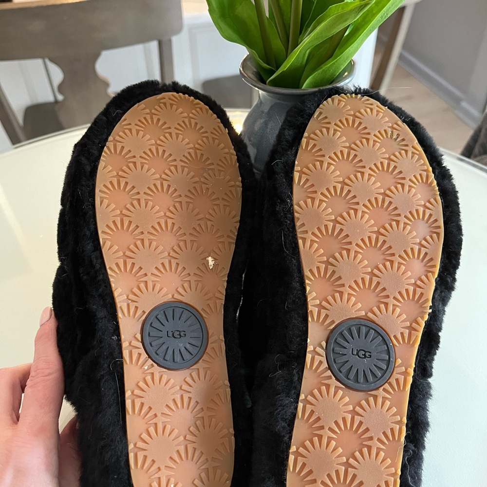 Ugg Slippers. Euc - image 3